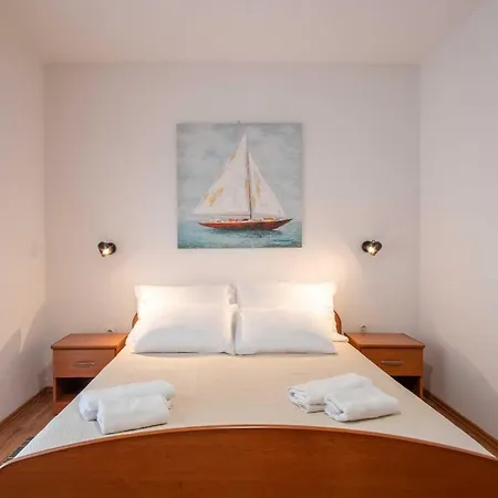 Ostaric Apartamento *